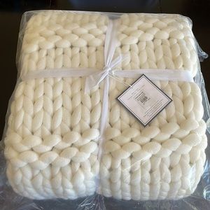 NWT Pottery Barn Teen ivory super chunky knit throw blanket